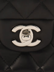 2009年頃製　クラシックフラップチェーンバッグ25cm　ブラック