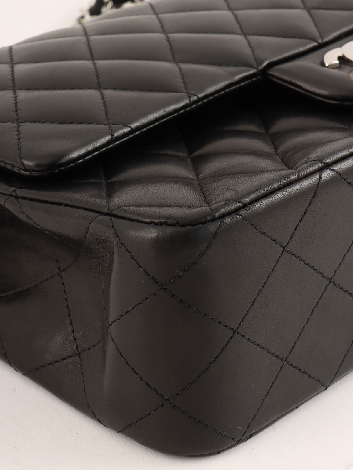2009年頃製　クラシックフラップチェーンバッグ25cm　ブラック