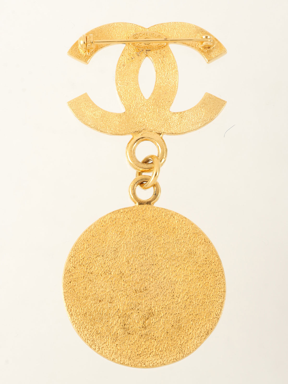 1996年製 CCマークロゴメタルスウィングブローチ ゴールド