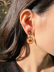 2001年製 CCマークラウンドスタースウィングピアス ゴールド/ベージュ