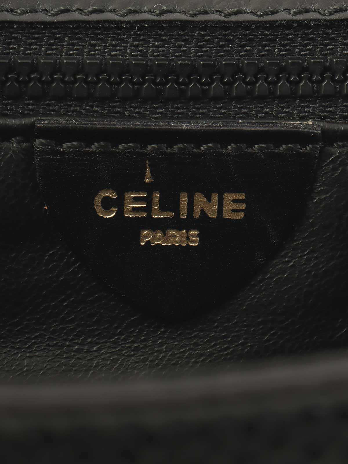 サークルロゴプレートショルダーバッグ　ブラック