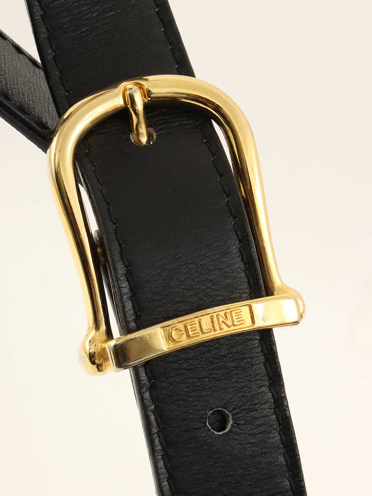 サークルロゴプレートショルダーバッグ　ブラック