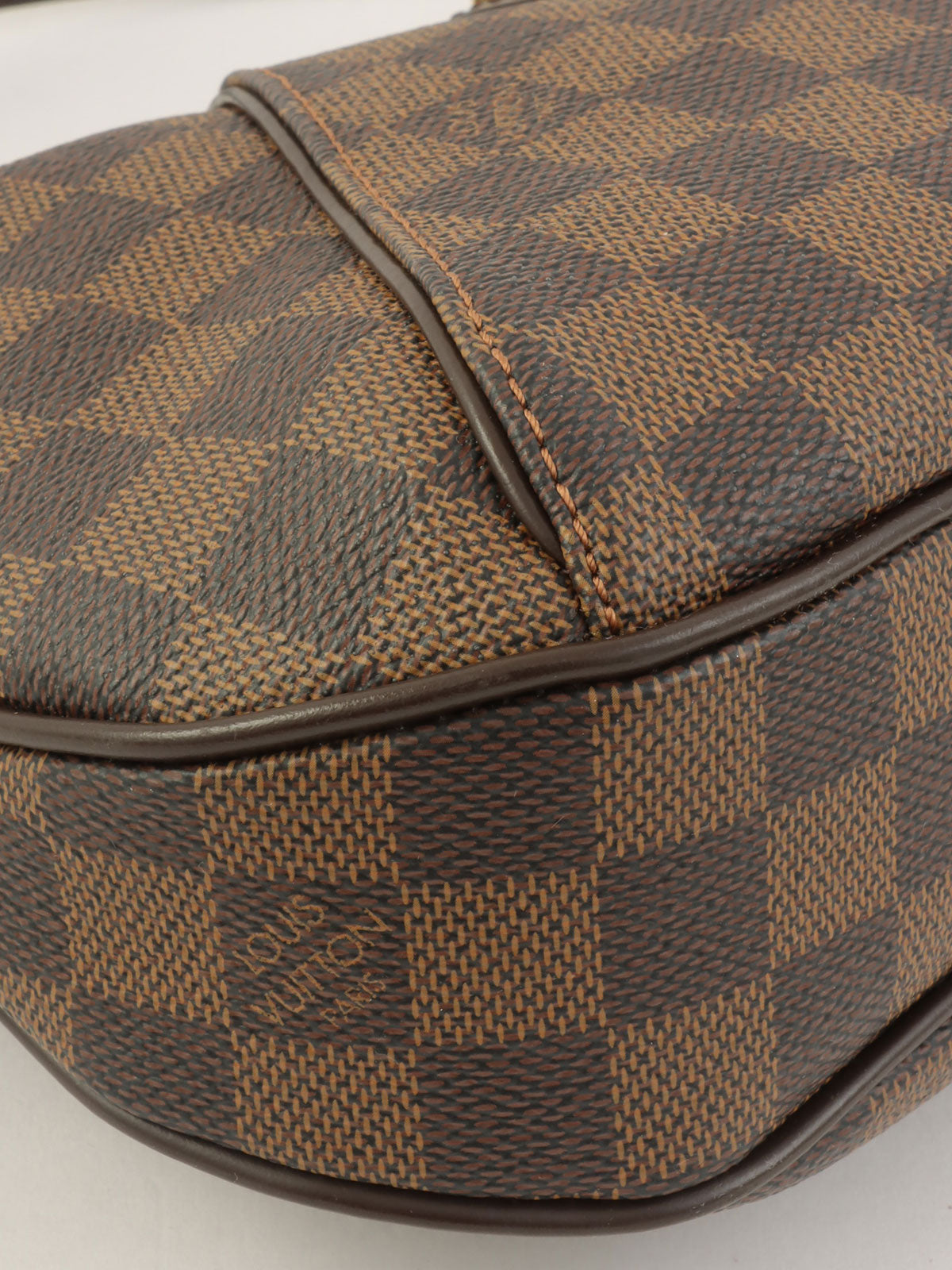 2009 Damier Thames PM Ebene Canvas