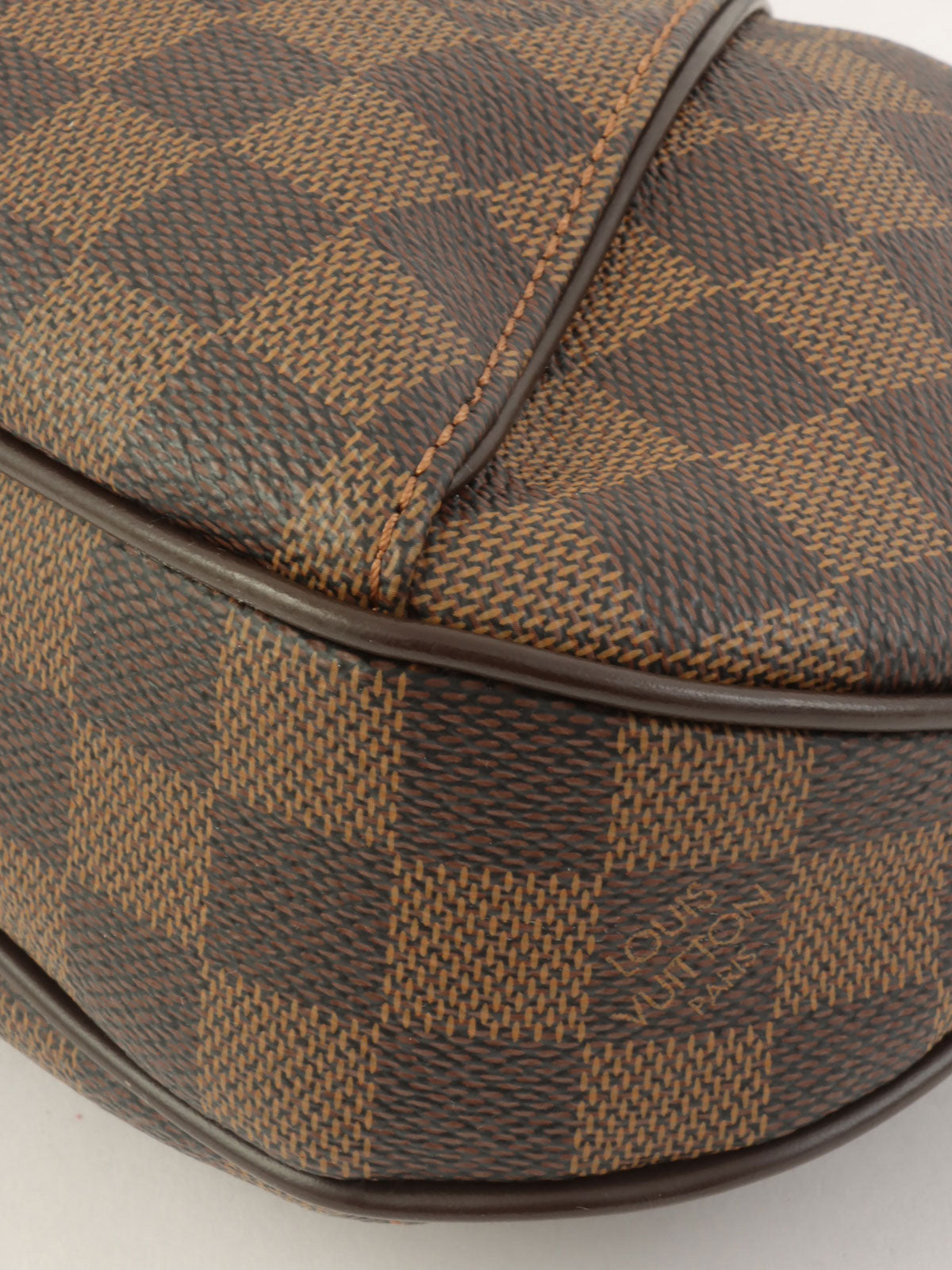 2009 年 Damier Thames PM Ebene 帆布