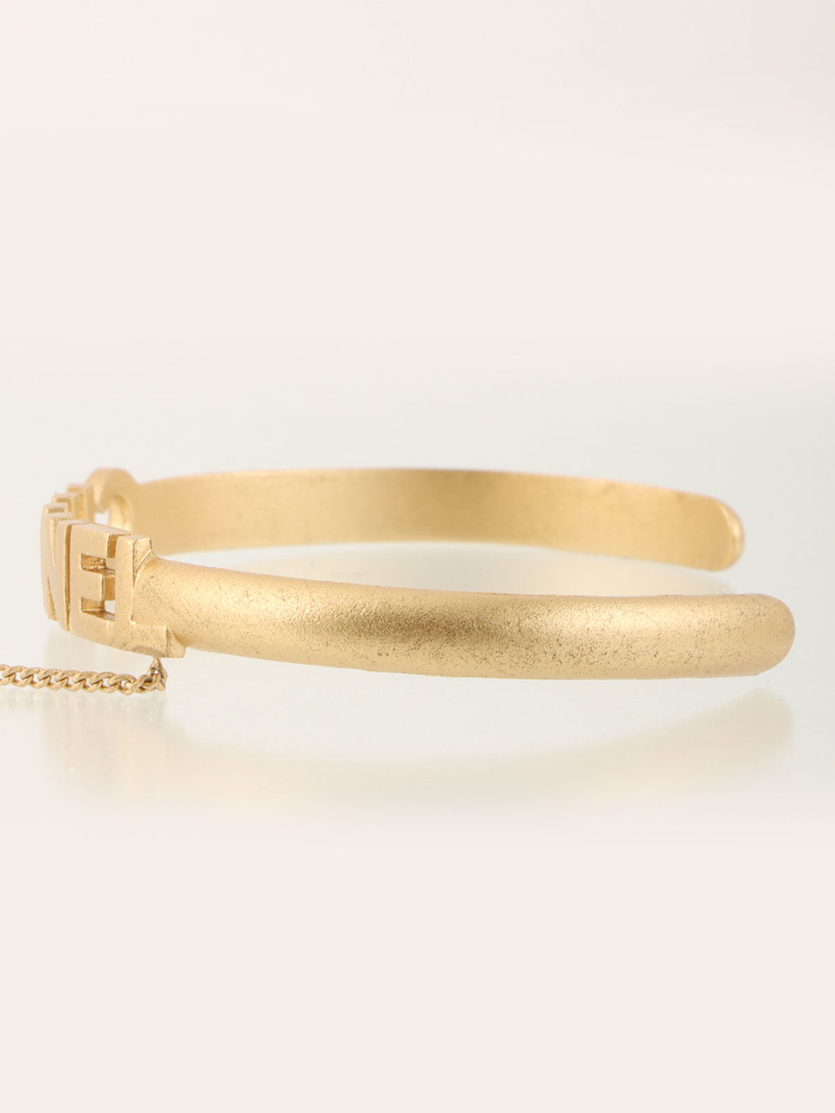 2001年製 CCマークラインストーンリング付きバングル ゴールド