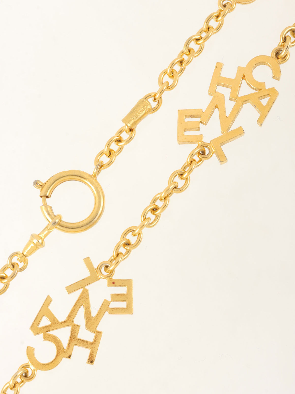 ロゴプレートロングネックレス ゴールド