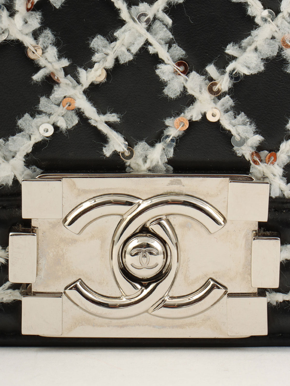 2017款香奈儿亮片链条单肩包，黑色/白色