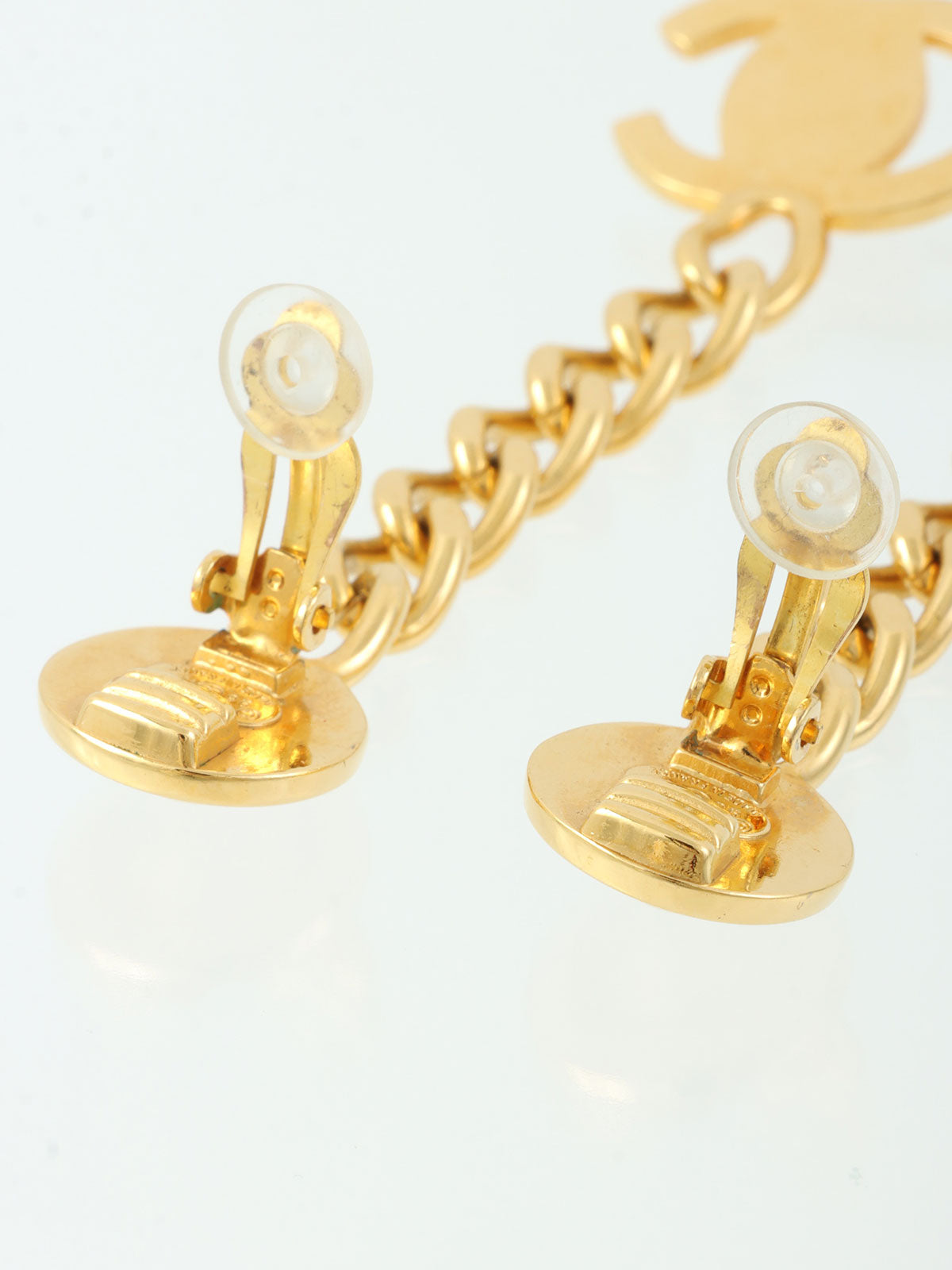 1996 CC Turn Lock Chain Swing Earrings Gold