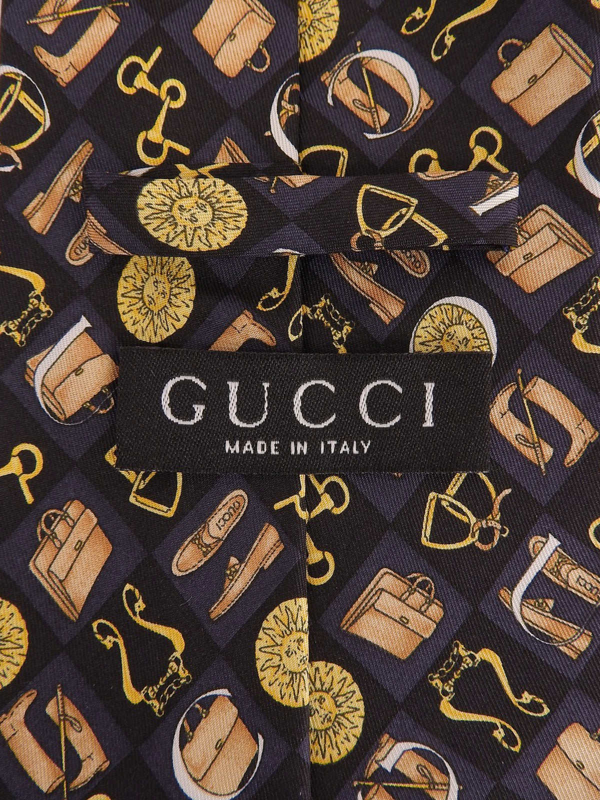 Multi-motif pattern tie in black