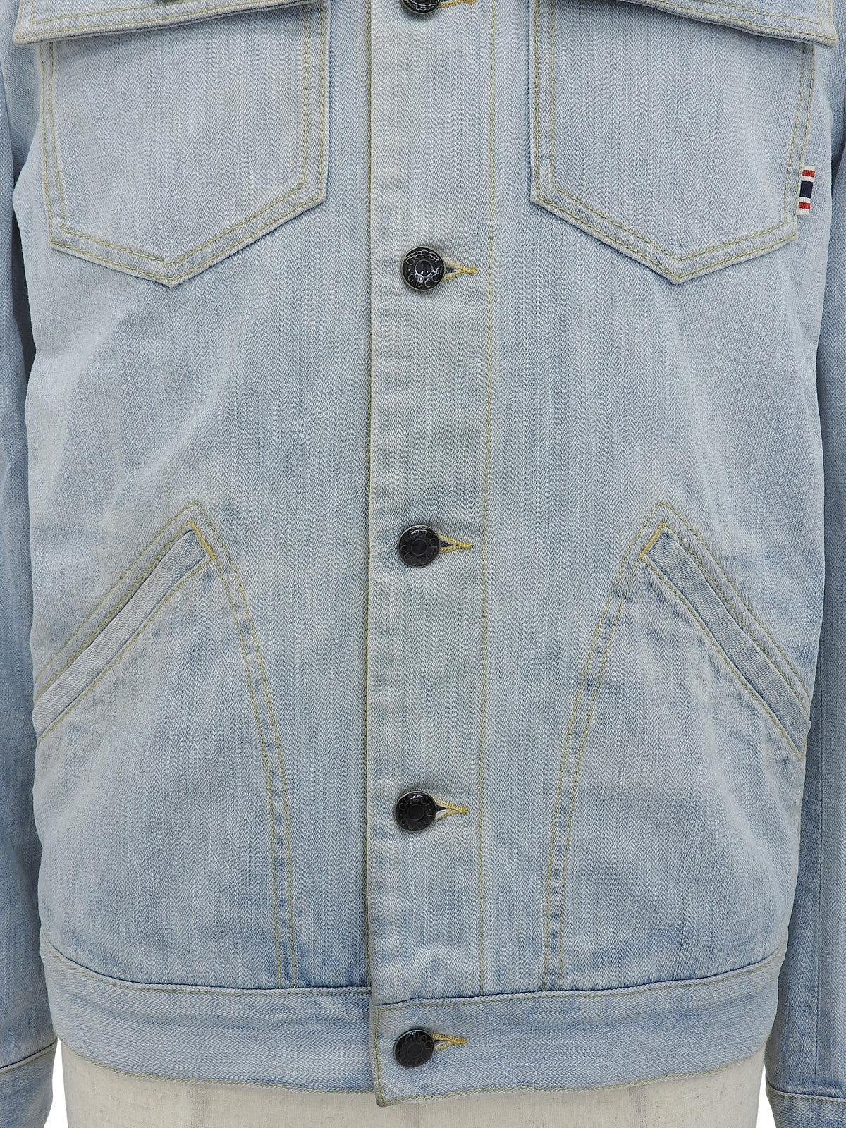 浅蓝色logo纽扣牛仔夹克
