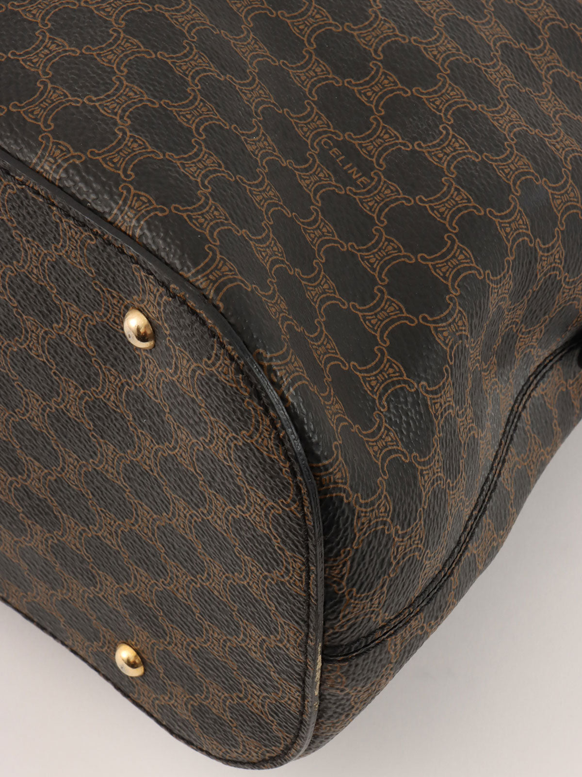 マカダムパターンロゴエンボスハンドバッグ ダークブラウン/ブラック