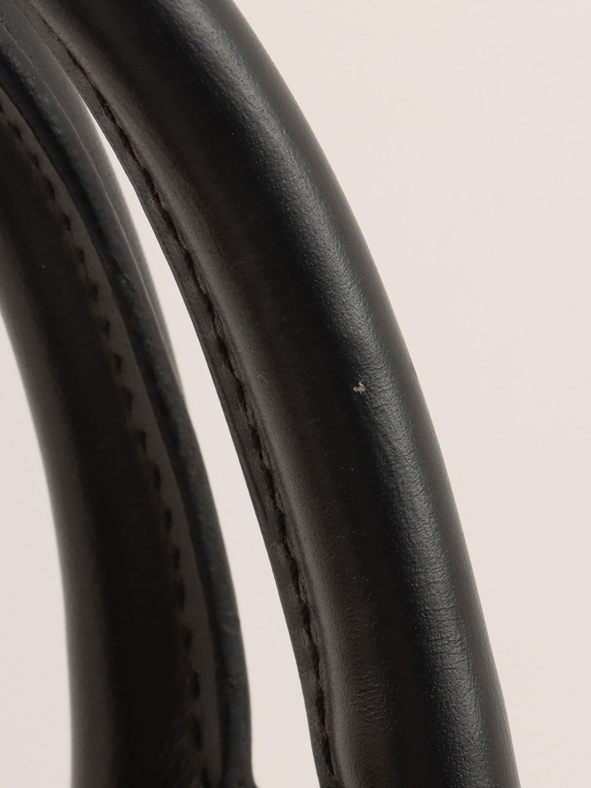 マカダムパターンロゴエンボスハンドバッグ ダークブラウン/ブラック