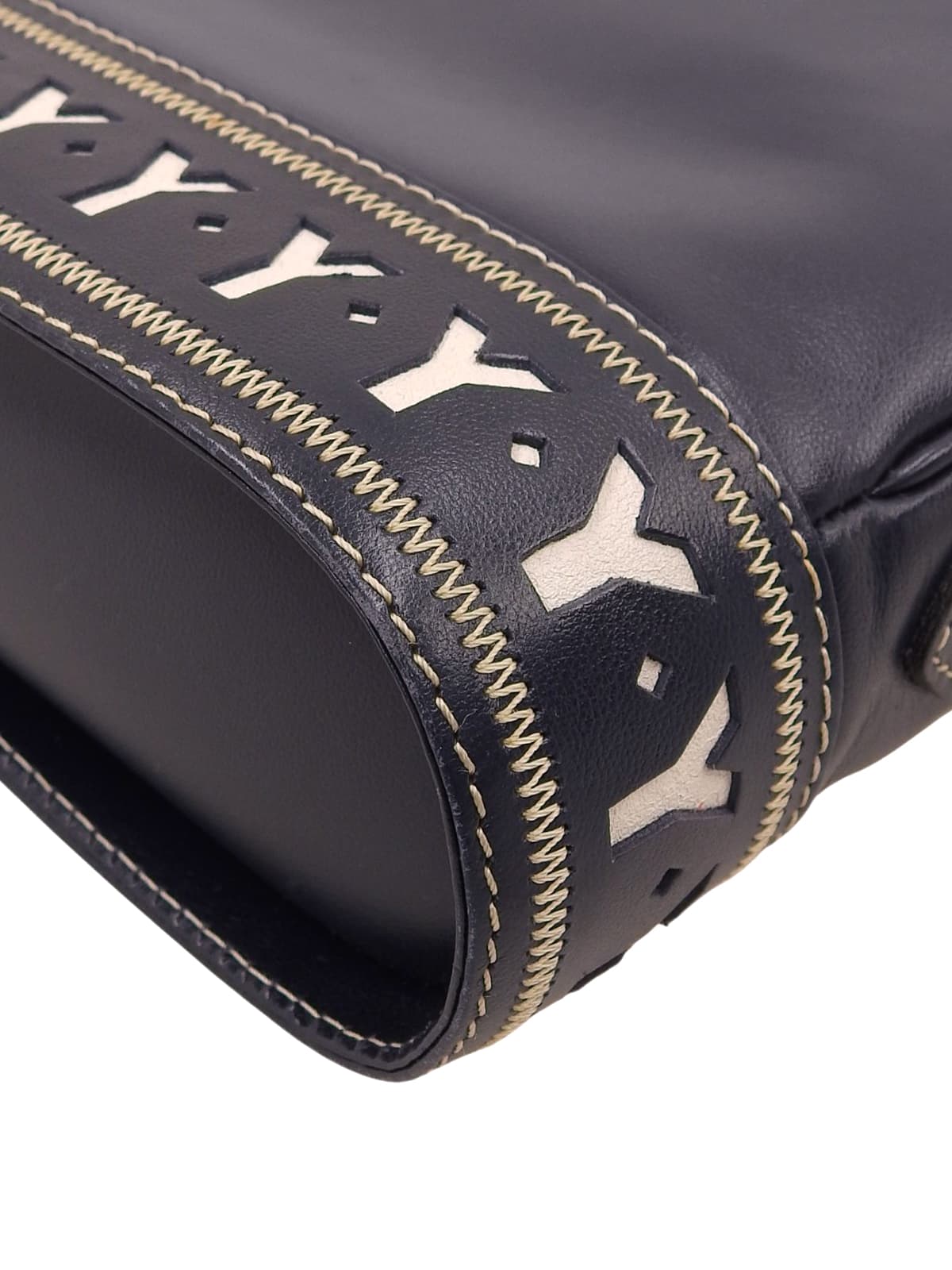 Yカットロゴチャームショルダーバッグ ネイビー/ホワイト