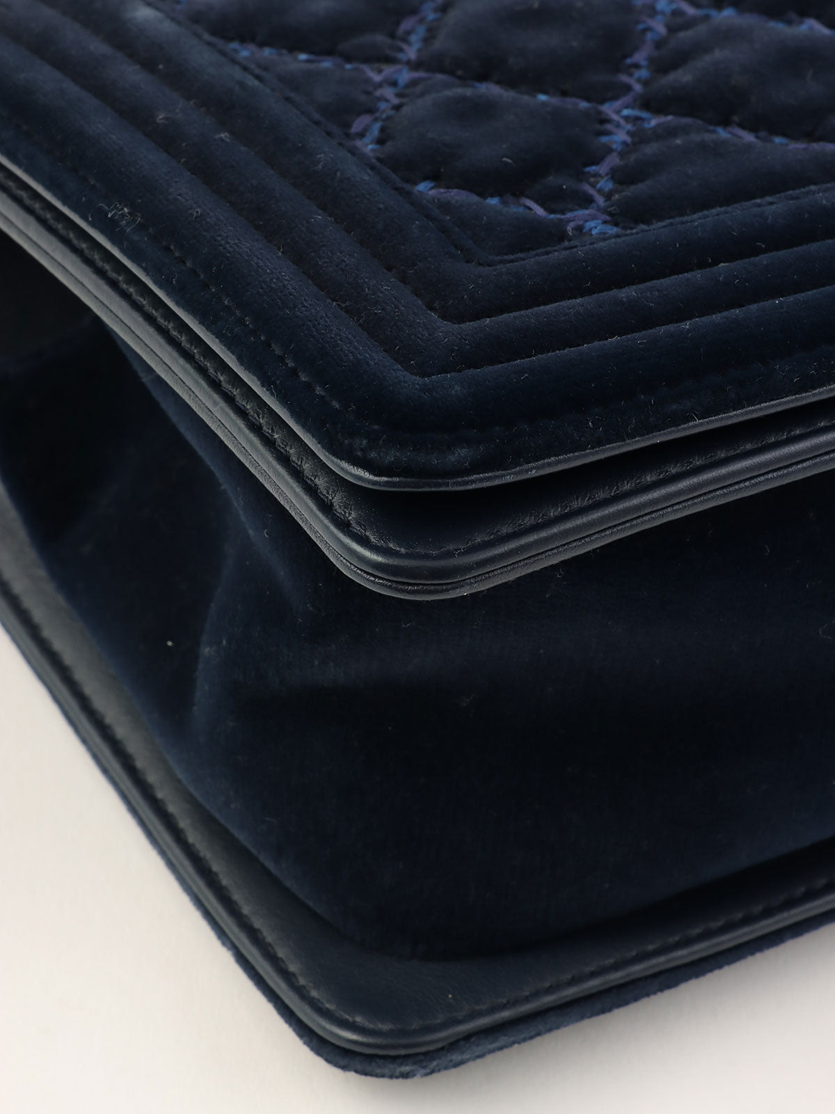 2014年頃製 ベロアボーイシャネルチェーンショルダーバッグ ネイビー