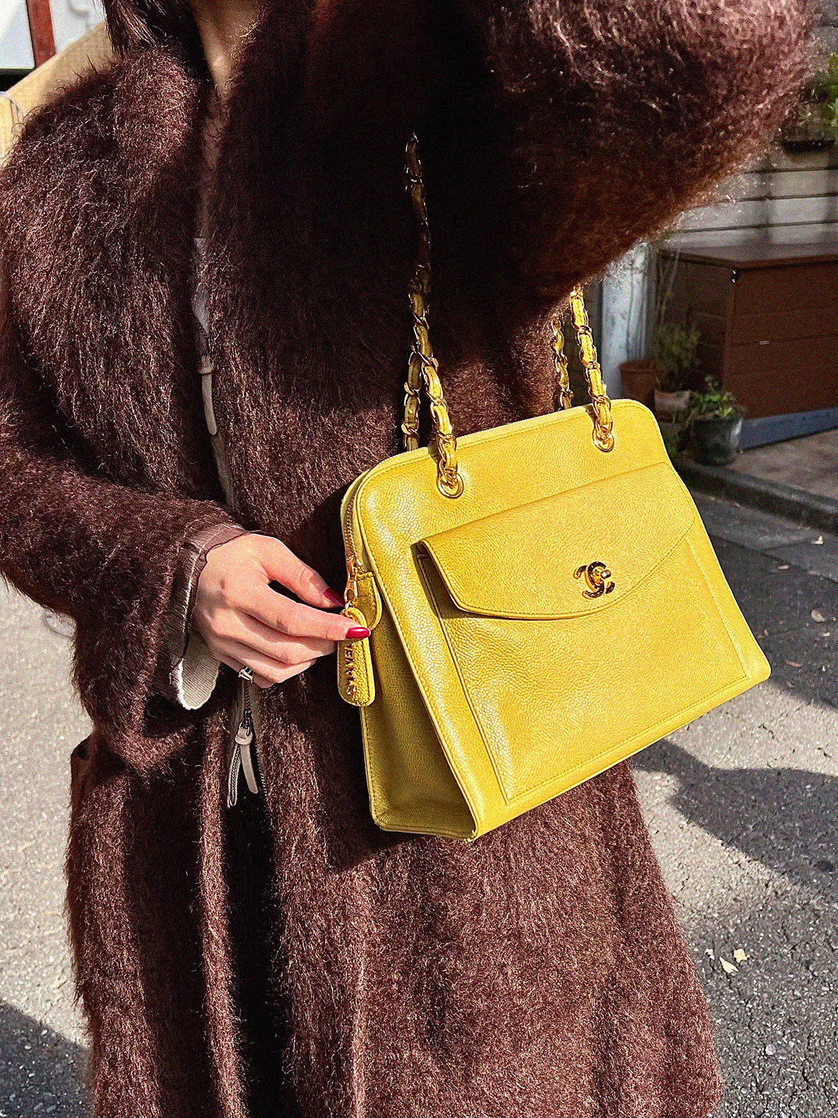 1998 Caviar Skin CC Turn Lock 链条手提包，青柠绿