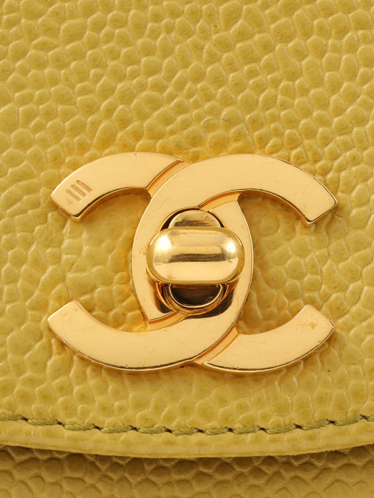 1998 Caviar Skin CC Turn Lock 链条手提包，青柠绿