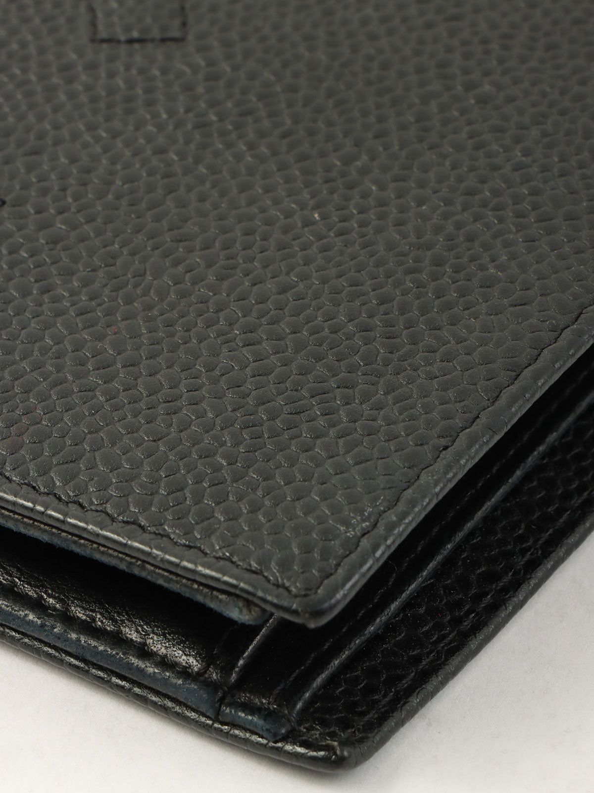 鱼子酱纹理 CC 标志缝线长款钱包（黑色）