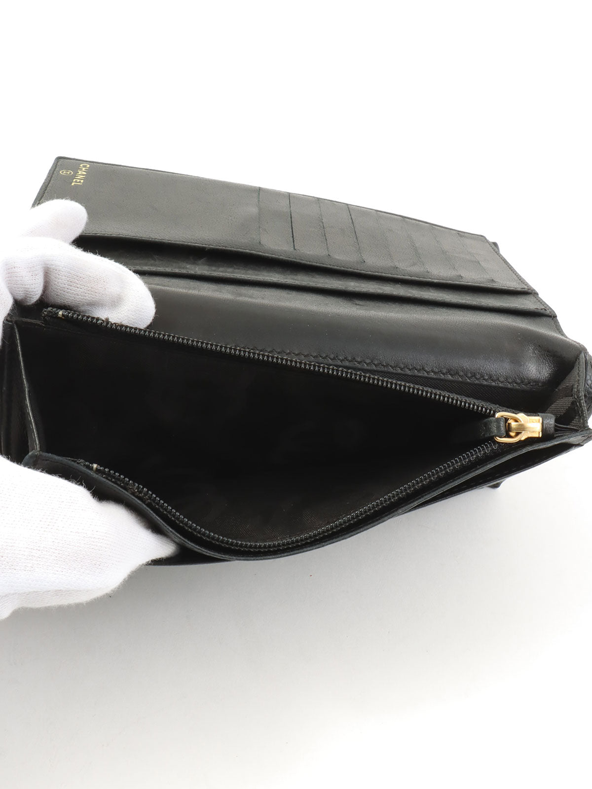 鱼子酱纹理 CC 标志缝线长款钱包（黑色）