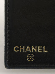 鱼子酱纹理 CC 标志缝线长款钱包（黑色）