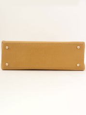 2001年鱼子酱皮CC标志缝线单肩包，米色