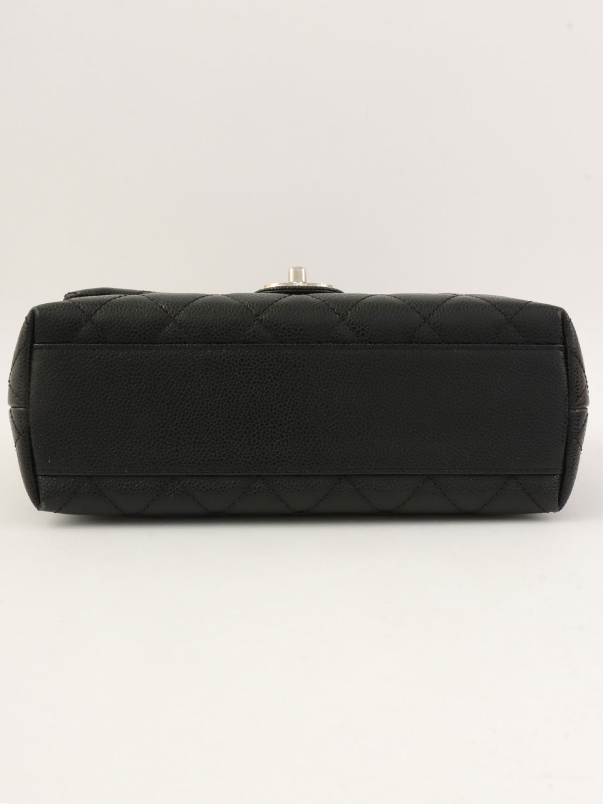 2009年頃製 キャビアスキンCCターンロックハンドバッグ ブラック