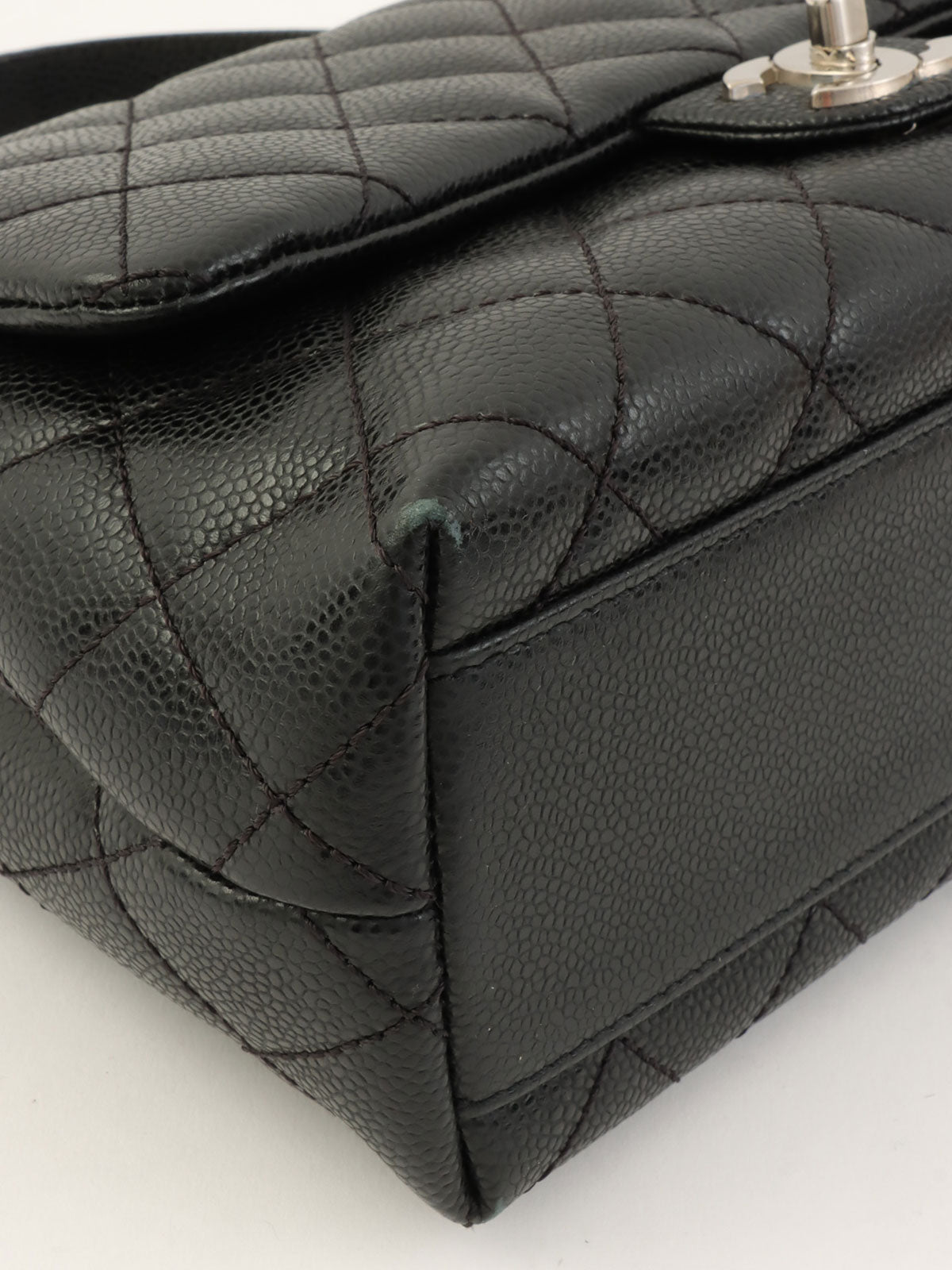 2009年頃製 キャビアスキンCCターンロックハンドバッグ ブラック