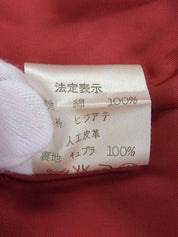 红色灯芯绒和绒面革组合夹克