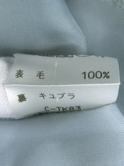 浅蓝色羊毛徽标纽扣