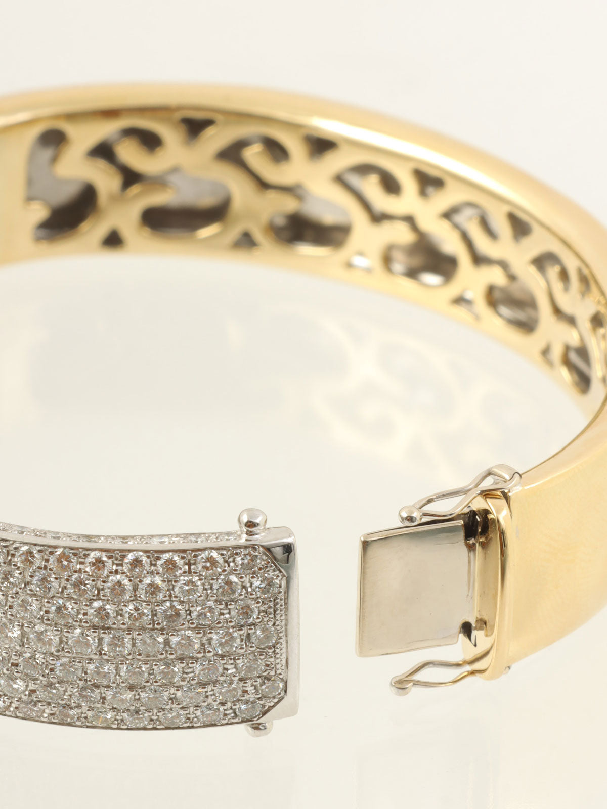 18Kダイヤモンドデザインカットアウトハングル ゴールド/シルバー