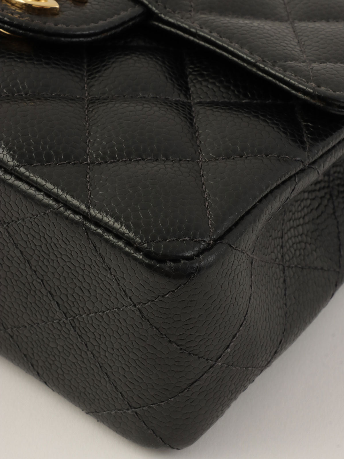 2004年頃製 キャビアスキンクラシックフラップチェーンバッグミニ ブラック