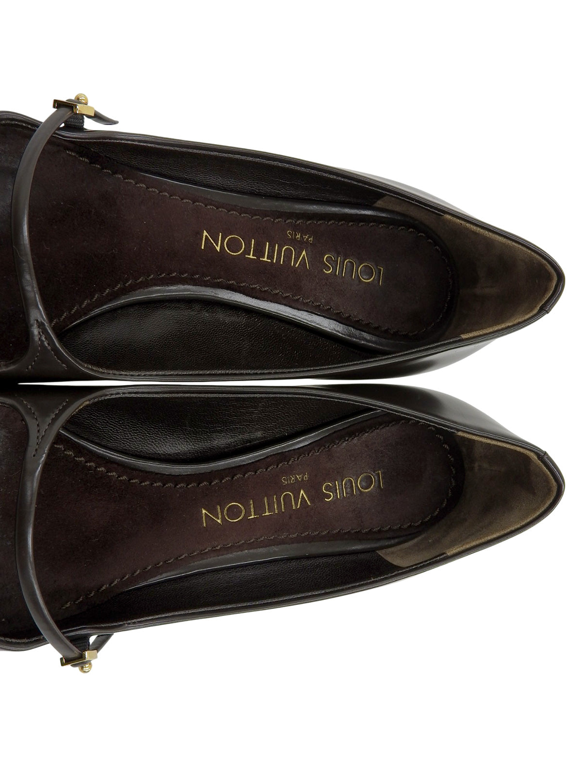 深棕色细带高跟鞋，鞋跟饰有品牌标志