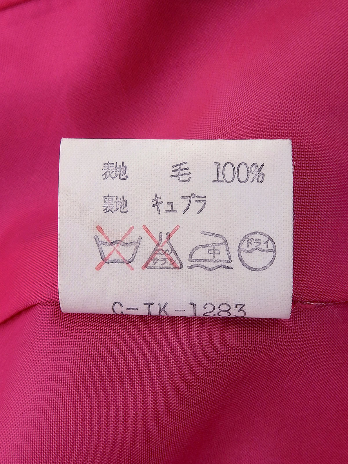 Pink wool collarless jacket