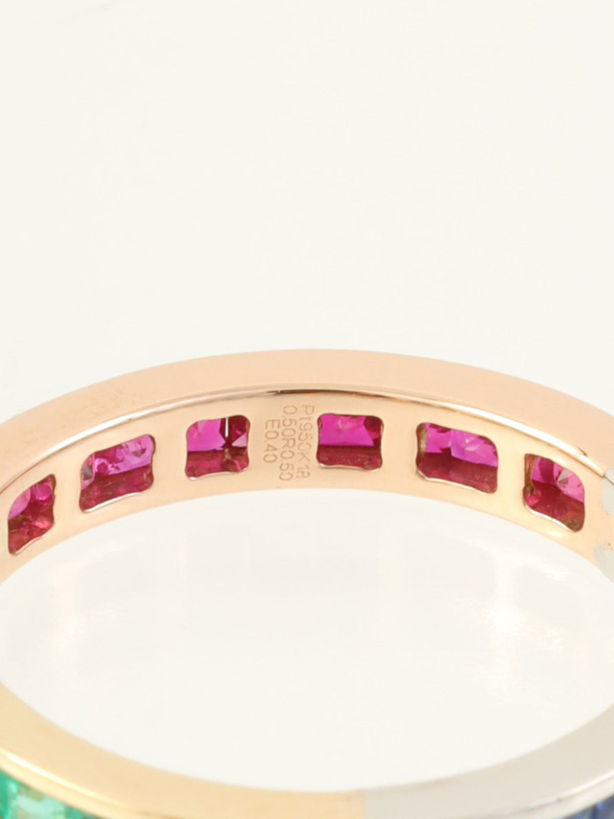 18Kプラチナエメラルドダイヤモンドデザインリング　ゴールド/シルバー/マルチ