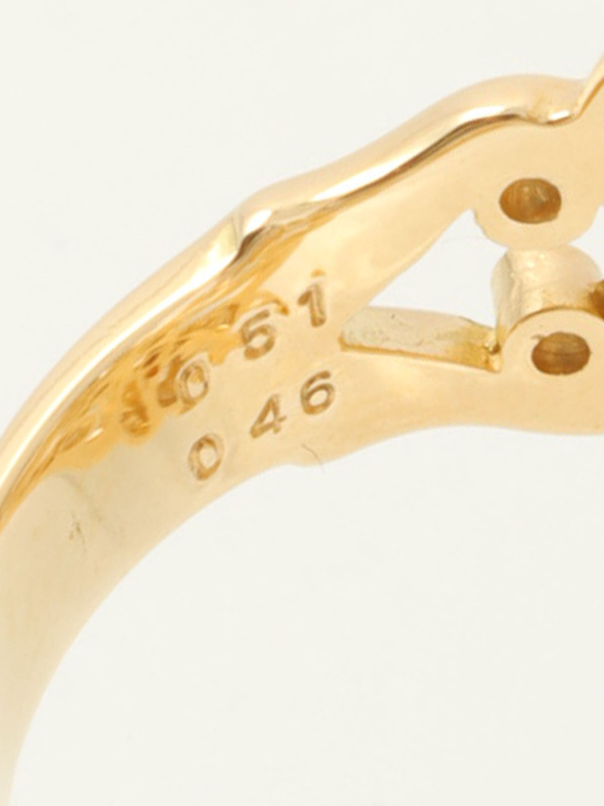 18K Gold Diamond Design Ring