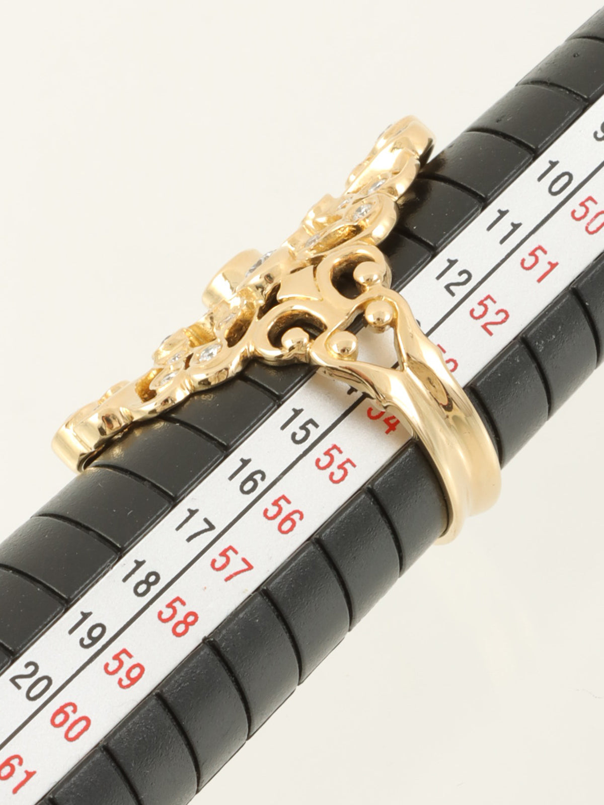 18K Gold Diamond Design Ring