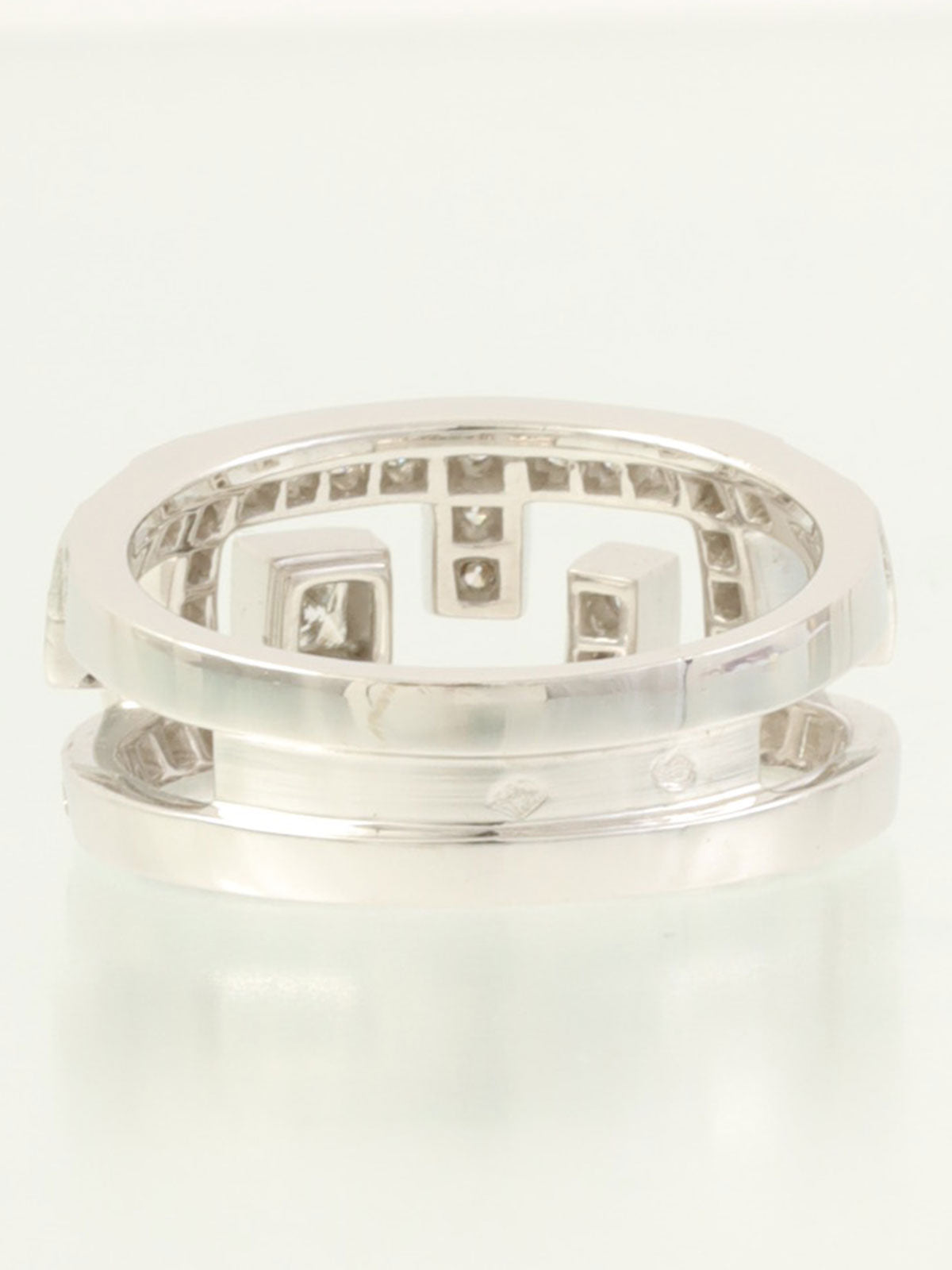 18K Diamond Design Cut Ring Silver