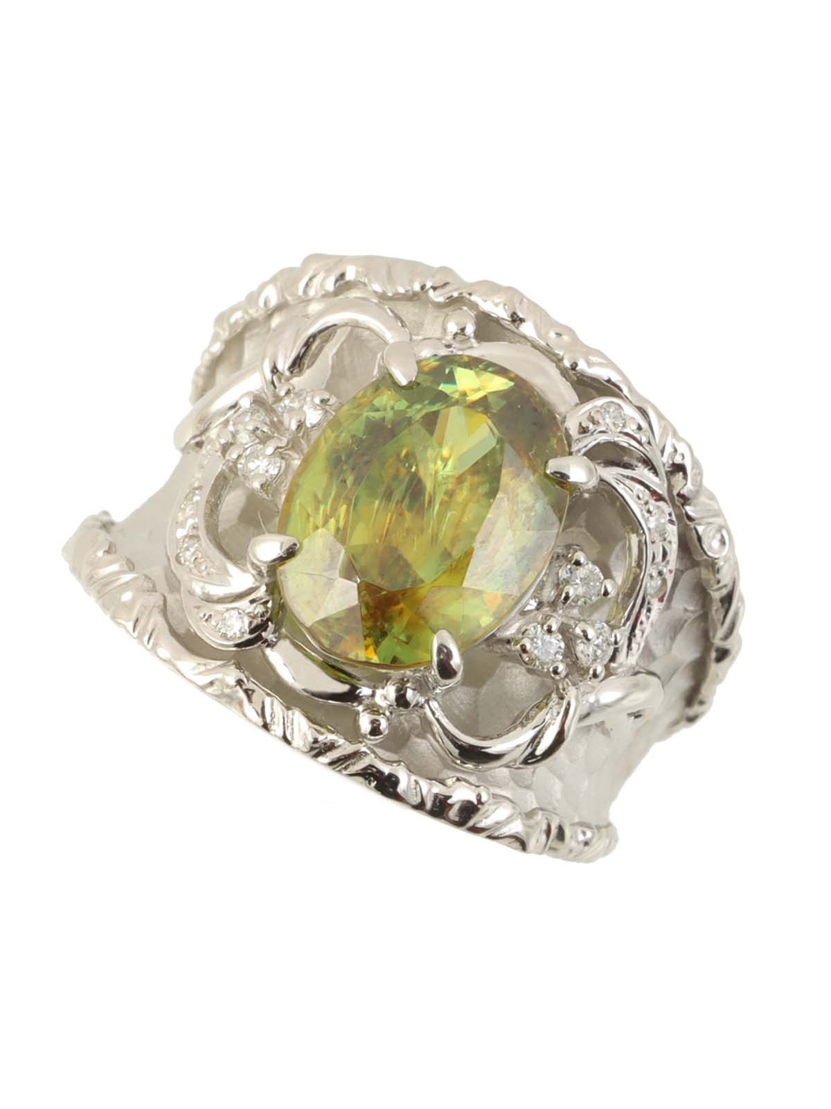 铂金榍石钻石设计戒指，银色/浅绿色