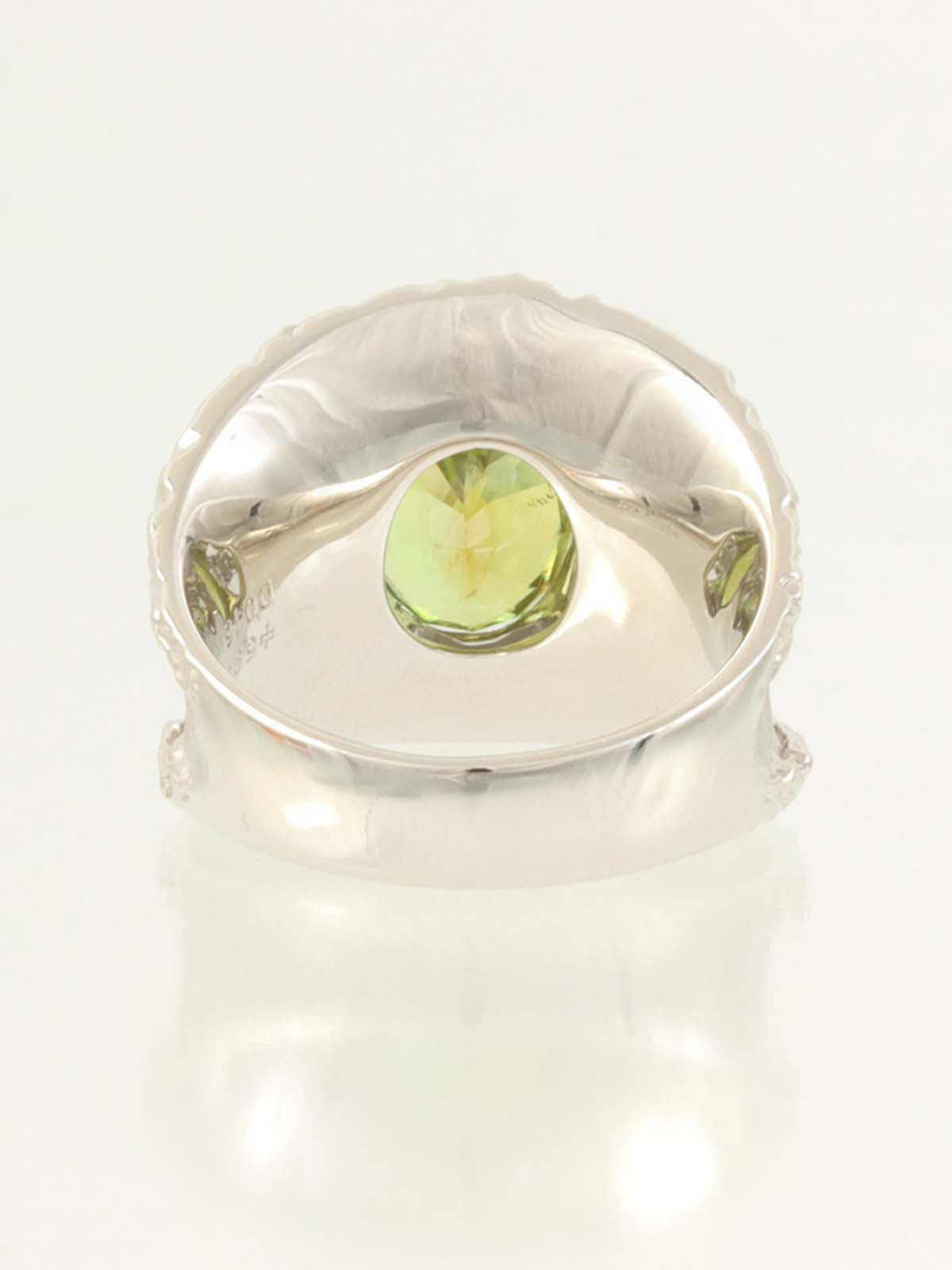 铂金榍石钻石设计戒指，银色/浅绿色