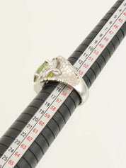 铂金榍石钻石设计戒指，银色/浅绿色