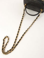 1985-1990 双色缝线 CC 标志吊坠两用化妆包，黑色