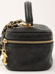 1985-1990 双色缝线 CC 标志吊坠两用化妆包，黑色