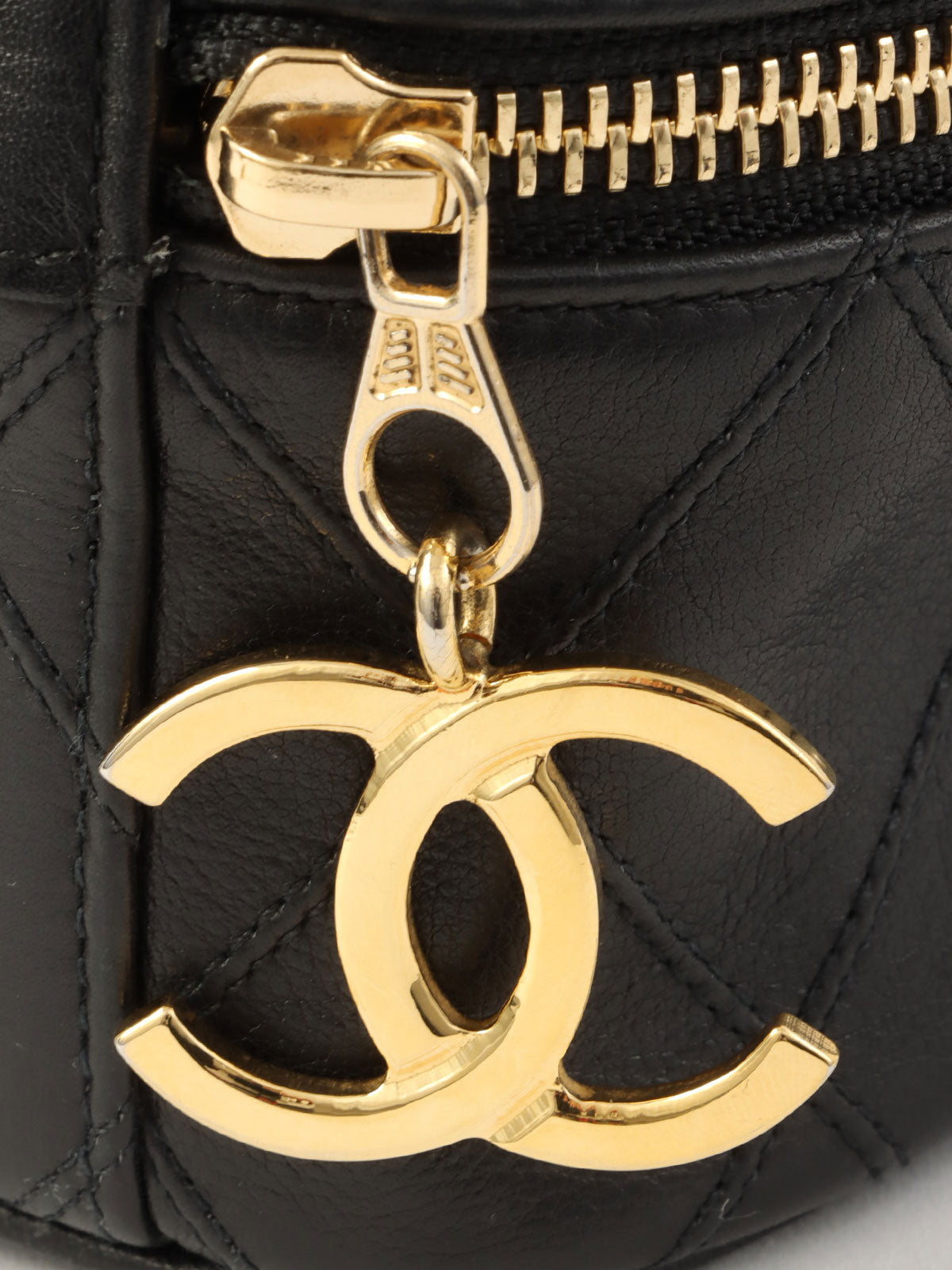 1985-1990 双色缝线 CC 标志吊坠两用化妆包，黑色