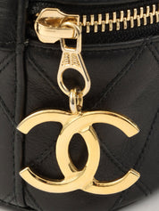 1985-1990 双色缝线 CC 标志吊坠两用化妆包，黑色