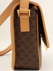 マカダムパターンロゴプレートショルダーバッグ ブラウン