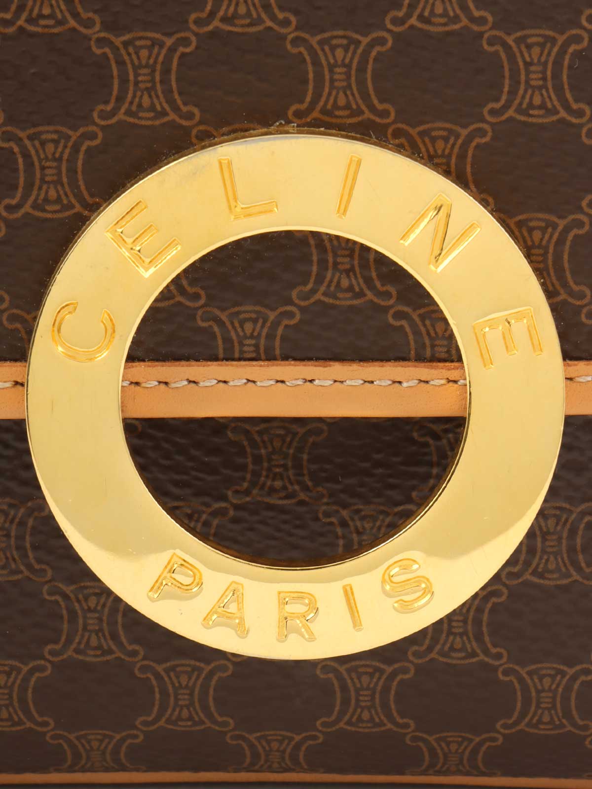 マカダムパターンロゴプレートショルダーバッグ ブラウン