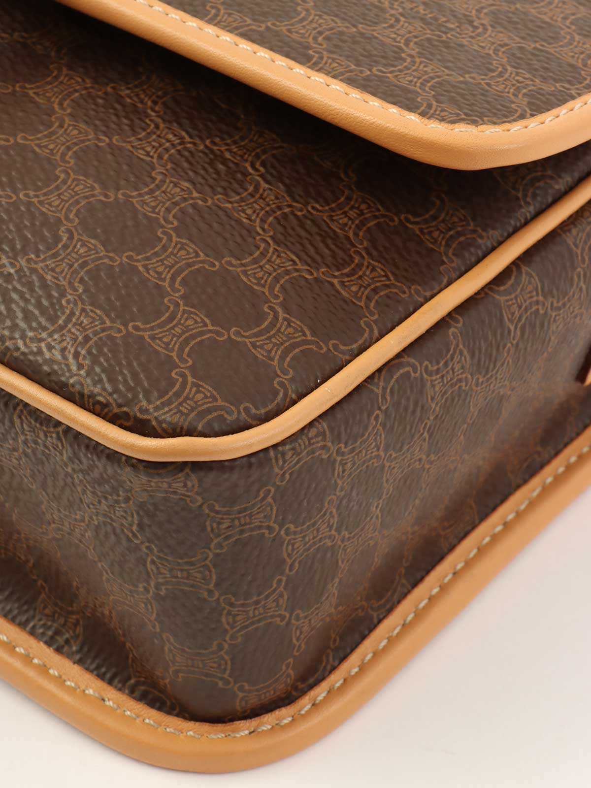 マカダムパターンロゴプレートショルダーバッグ ブラウン