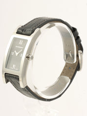 レクタンギュラーロゴフェイスウォッチ ブラック/シルバー