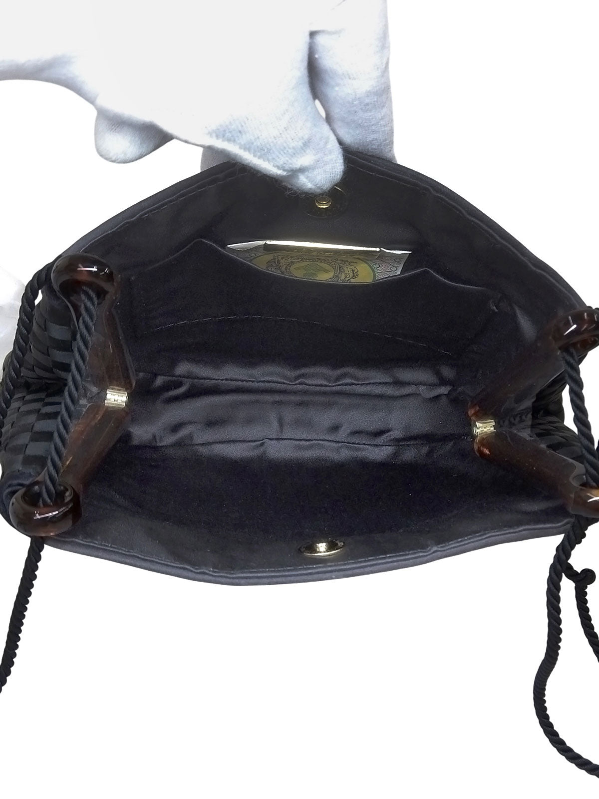 イントレチャートショルダーバッグ　ブラック