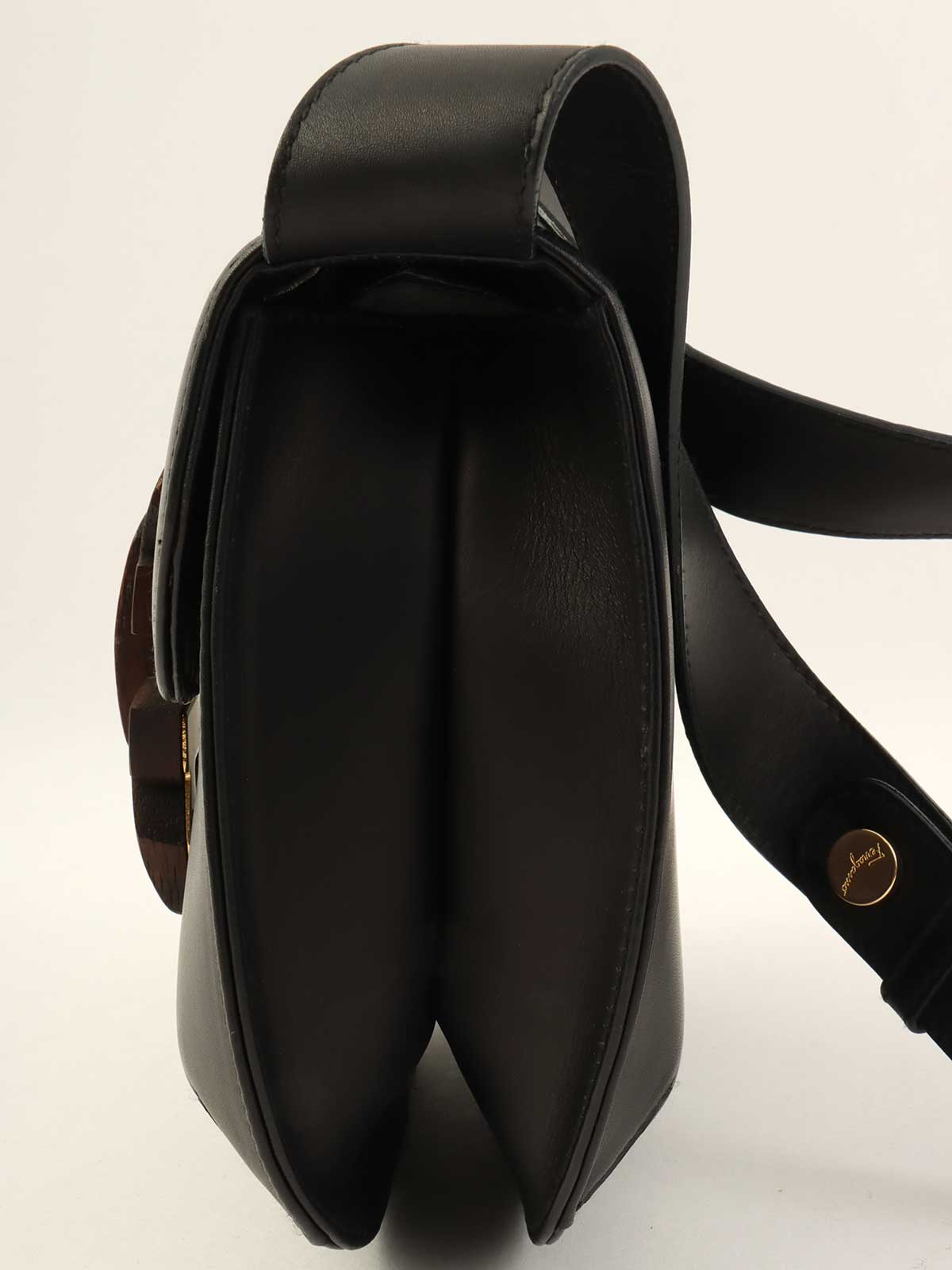 ロゴウッドクラスプワンショルダーバッグ　ブラック