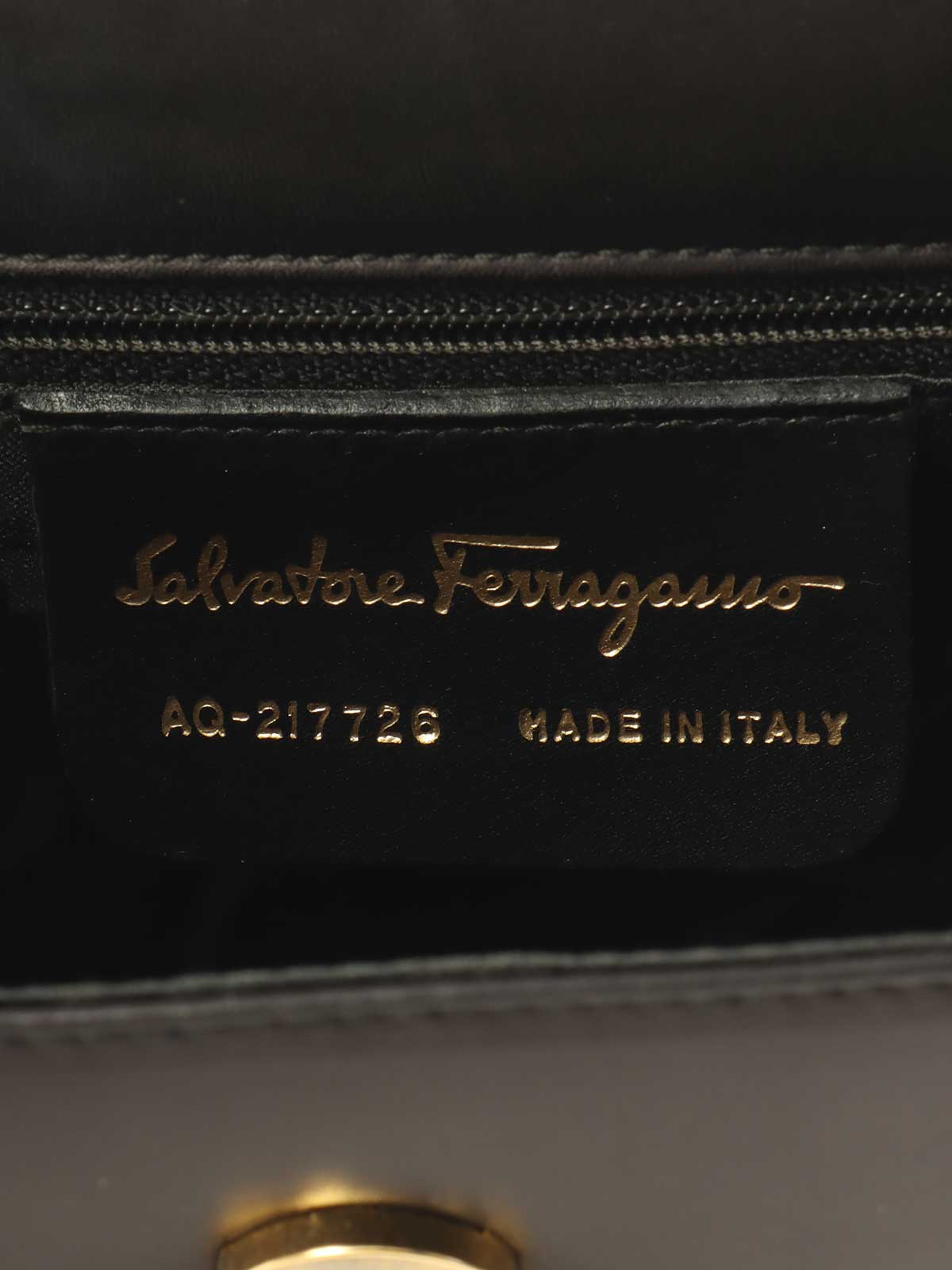 ロゴウッドクラスプワンショルダーバッグ　ブラック